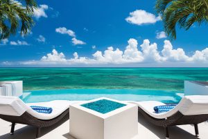 Architect Ron Shaw made breathtaking views of sky and sea the focal point at Villa Lua. 